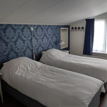 לינה וארוחת בוקר De Blauwe Tulp 3*