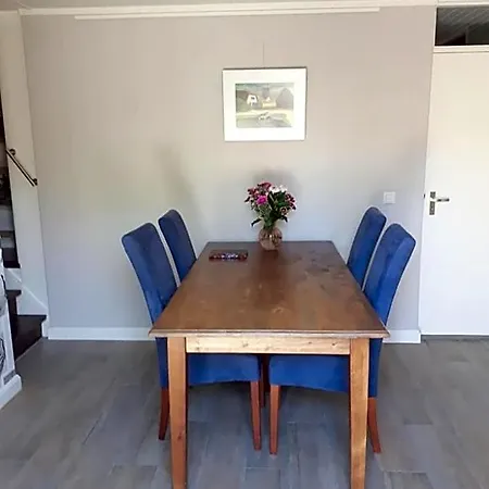 De Blauwe Tulp Bed and Breakfast 3*
